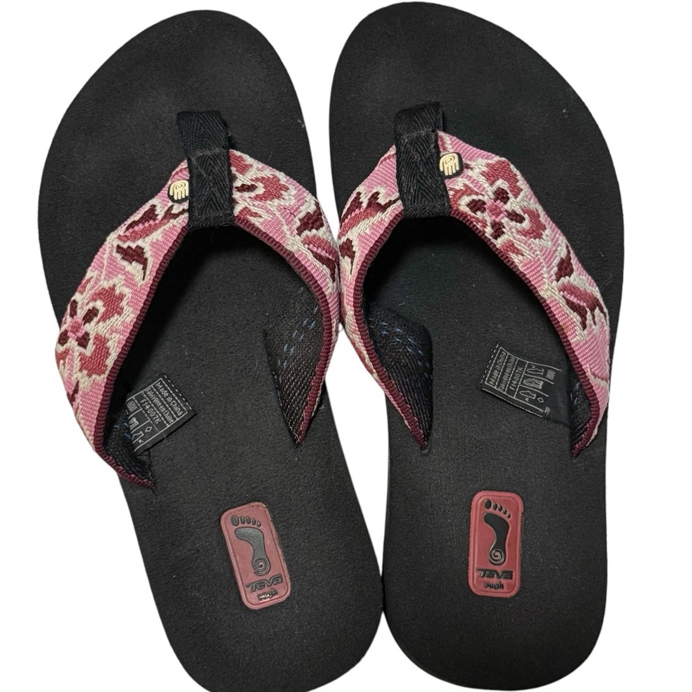 Teva Mush II Black and Pink flip flops size 5